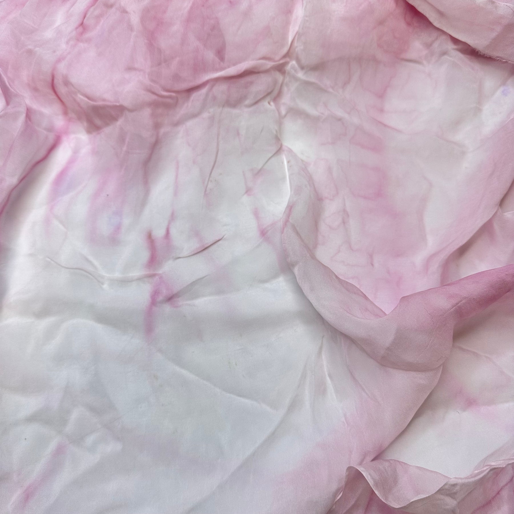 Pink 150 Gsm 30kg/m3 Plain Dyed Soft And Shinny Silk Chiffon